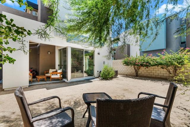 252 Breeze Loop, Palm Springs CA: https://media.crmls.org/mediaz/9ebb2c2f-b139-467a-b57e-87adfe87ac77.jpg