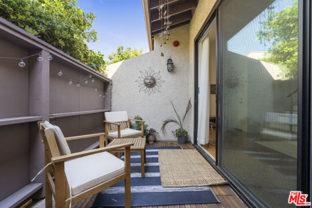 15157 Magnolia Boulevard, F photo 6