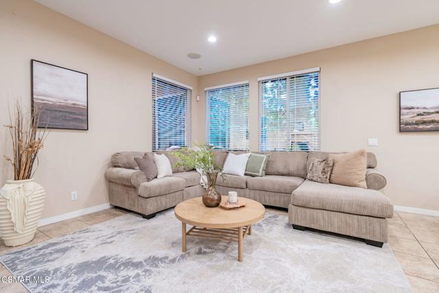 535 Winncastle Street, Simi Valley CA: https://media.crmls.org/mediaz/9ebb734f-56b8-4ba1-bff1-020e058d7348.jpg