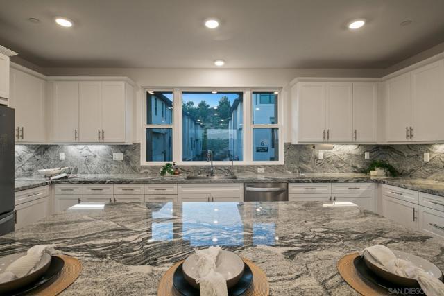2779 VIA ALTA PL, San Diego CA: https://media.crmls.org/mediaz/9ebb7c1f-509b-4f59-a0b0-f2050351d89b.jpg