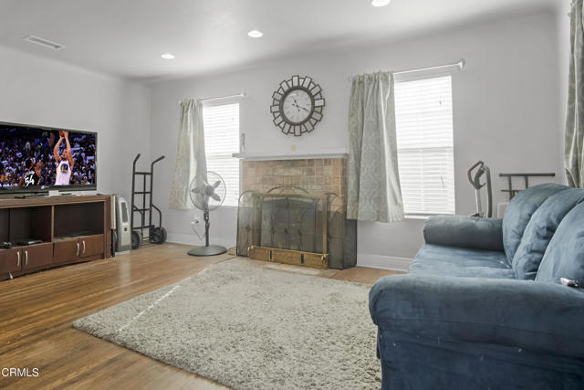 Detail Gallery Image 8 of 35 For 3306 Farnsworth Ave, Los Angeles,  CA 90032 - 3 Beds | 3 Baths