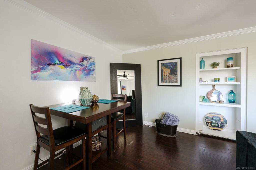 2040 Robinson - photo 5