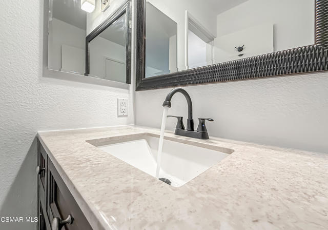 2829 Shoreview Circle, Westlake Village CA: https://media.crmls.org/mediaz/9ebc99c8-1425-48ca-a01e-1ae49da8a3c5.jpg