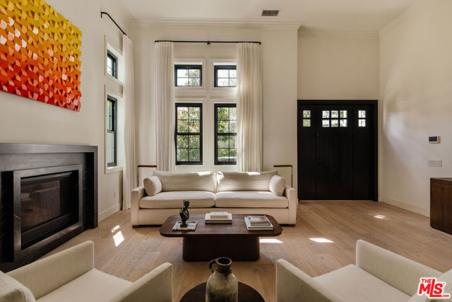 4656 Saloma Avenue, Sherman Oaks CA: https://media.crmls.org/mediaz/9ebcb893-01e6-4dbe-8b5b-de1fb29a5b60.jpg