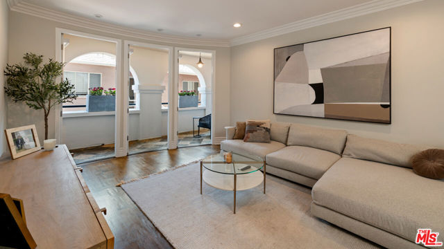 10364 Almayo Avenue, Los Angeles CA: https://media.crmls.org/mediaz/9ebccdf4-f218-4d03-b939-0aee9d0f168b.jpg