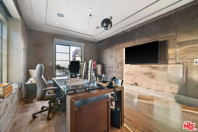 3396 Stone Ridge Lane, Los Angeles CA: https://media.crmls.org/mediaz/9ebcf97d-d86f-4f3b-9da8-68677c3bbe02.jpg