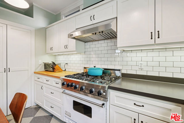 813 Crestmoore Place, Venice CA: https://media.crmls.org/mediaz/9ebd2894-eea7-4120-bd5e-2d43f5d58bf2.jpg