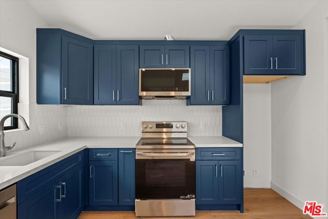 3792 1/2 Van Ness Avenue, Los Angeles CA: https://media.crmls.org/mediaz/9ebdaeb9-0f6d-47f9-966e-1d4e6c3e82d3.jpg