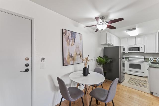 Detail Gallery Image 3 of 14 For 6330 Genesee Ave #220,  San Diego,  CA 92122 - 1 Beds | 1 Baths