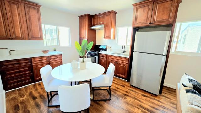 4233 39th ST, San Diego CA: https://media.crmls.org/mediaz/9ebe1b83-0047-4184-aaaf-6b076c3d04b7.jpg