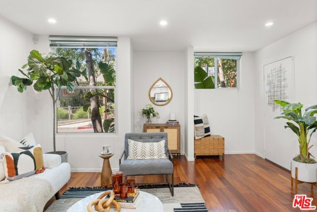 960 Sanborn Avenue, Los Angeles CA: https://media.crmls.org/mediaz/9ebe4efa-cc15-4a5a-927a-d0a1e046ab6b.jpg