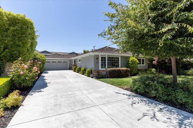 471 Claremont Way, Menlo Park CA: https://media.crmls.org/mediaz/9ebe8698-226a-41d3-8eea-8acfcd3d0cf2.jpg