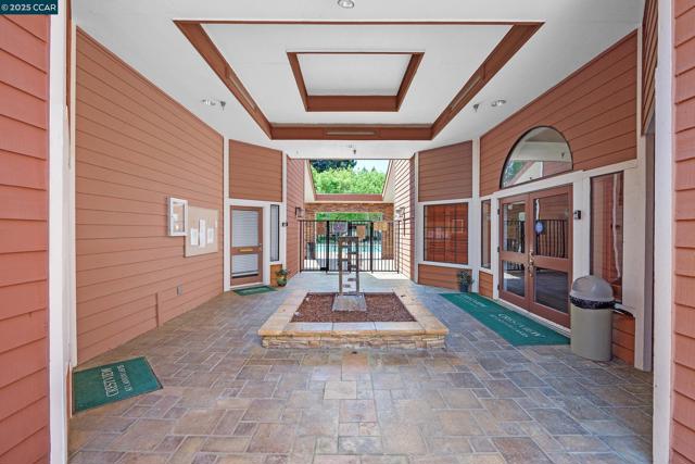 160 Eastridge Dr, San Ramon CA: https://media.crmls.org/mediaz/9ebe8c0b-6b45-437a-bb30-fb7b33a884ee.jpg