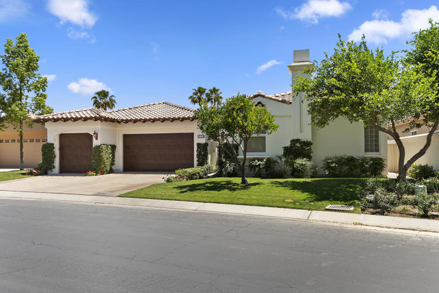 48644 Vista Palomino, La Quinta CA: https://media.crmls.org/mediaz/9ebf0994-3c81-419c-80d6-742ba559e035.jpg