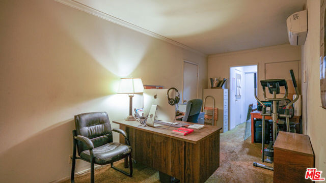 275 S Marengo Avenue, Pasadena CA: https://media.crmls.org/mediaz/9ebf2fa0-93fc-40df-abee-98ef98104e25.jpg