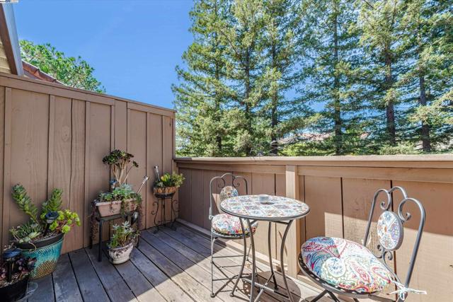 1150 Woodside Rd, Redwood City, California 94061-3694, 2 Bedrooms Bedrooms, ,2 BathroomsBathrooms,Condominium,For Sale,Woodside Rd,41072419