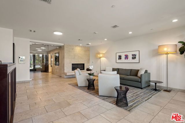 447 North Doheny Drive, 305 photo 21