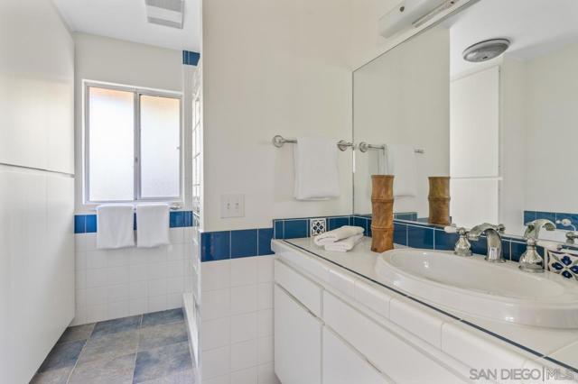 2506 Via Merano, Del Mar CA: https://media.crmls.org/mediaz/9ebfe7c0-82fa-49fe-93cf-70febe892f60.jpg