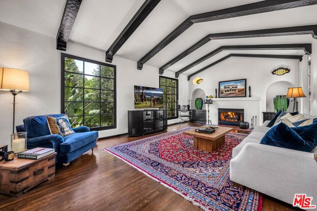1423 Warnall Avenue, Los Angeles CA: https://media.crmls.org/mediaz/9ec08452-8925-4271-820c-95ceb5f563ef.jpg