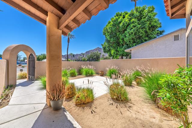 51885 Avenida Bermudas, La Quinta CA: https://media.crmls.org/mediaz/9ec0b669-d852-4401-ac98-620d7c20e8d2.jpg