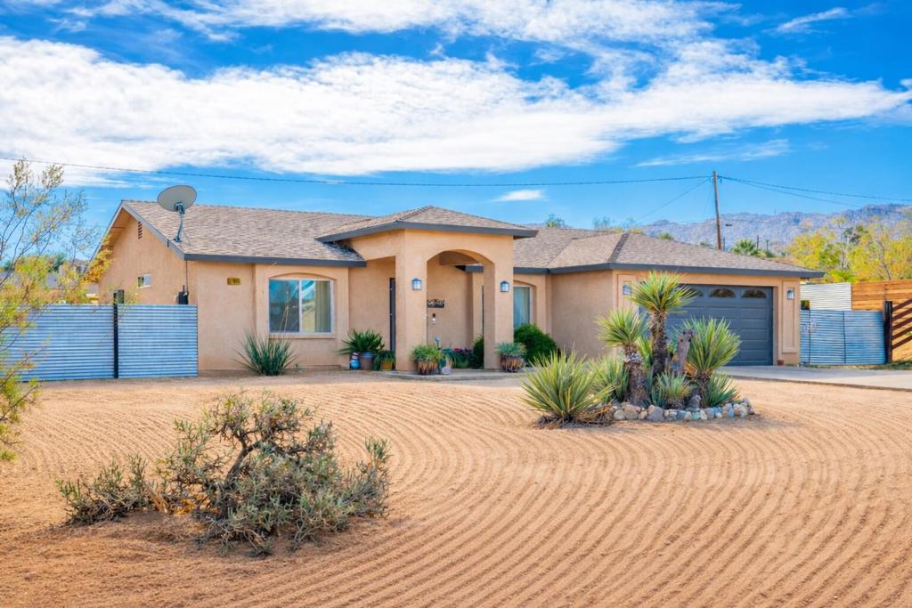 61869 Grand View Circle