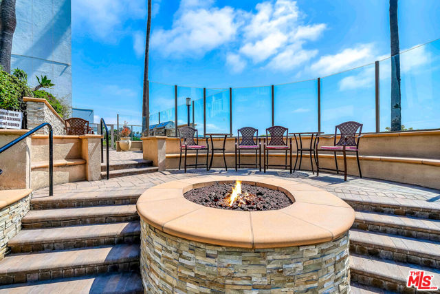 620 The, Redondo Beach CA: https://media.crmls.org/mediaz/9ec21359-370a-40a0-82c7-e76e7bdf8009.jpg