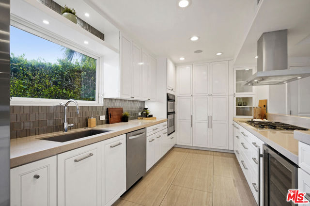15224 Encanto Drive, Sherman Oaks CA: https://media.crmls.org/mediaz/9ec2264d-c025-49c8-80cd-8aa18230396d.jpg