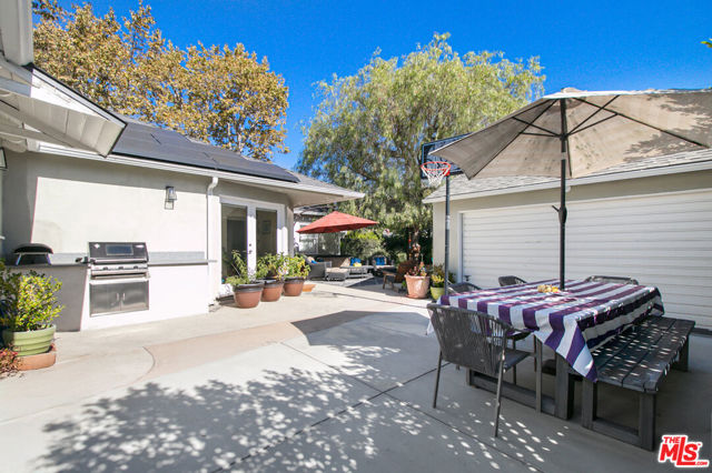 4546 Allott Avenue, Sherman Oaks CA: https://media.crmls.org/mediaz/9ec28715-13e6-477e-916a-64f65c41cefb.jpg