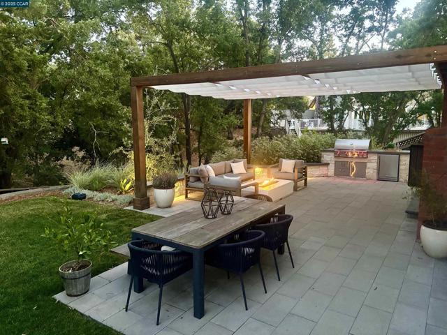 2342 Brantford Court, Walnut Creek CA: https://media.crmls.org/mediaz/9ec2ea6a-c347-4de0-91de-f497aa558a80.jpg