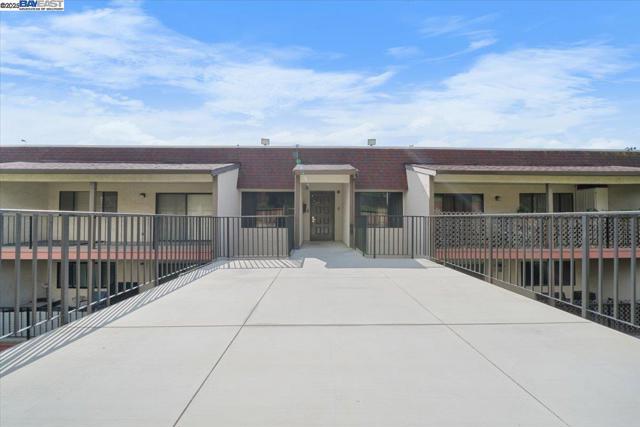 2500 Miramar Ave, Castro Valley CA: https://media.crmls.org/mediaz/9ec301c9-2135-432e-89e2-75fcf4fcc979.jpg