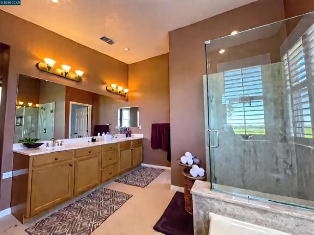 769 Crocket Ct, Brentwood CA: https://media.crmls.org/mediaz/9ec34b0a-46c0-48f2-841a-4f5f9d7f5e26.jpg