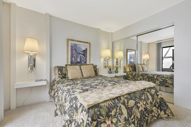 17 La Cerra Circle, Rancho Mirage CA: https://media.crmls.org/mediaz/9ec35def-9177-4636-8924-281a963821df.jpg