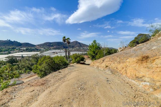 496 Camino Calafia, San Marcos CA: https://media.crmls.org/mediaz/9ec3b0e4-28c1-46f2-b67c-bceebe7387d2.jpg