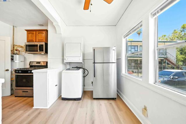 2238 7Th, Berkeley CA: https://media.crmls.org/mediaz/9ec44bd7-0cd4-4093-a085-8291ccc05dff.jpg