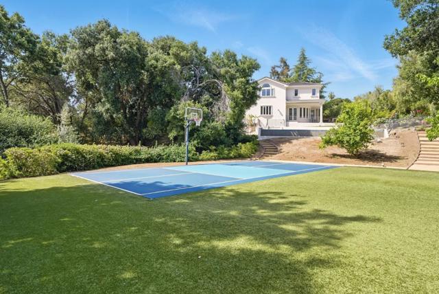 12690 Dianne Drive, Los Altos Hills CA: https://media.crmls.org/mediaz/9ec50d7c-88e3-4ccb-86b8-67341d60f18a.jpg