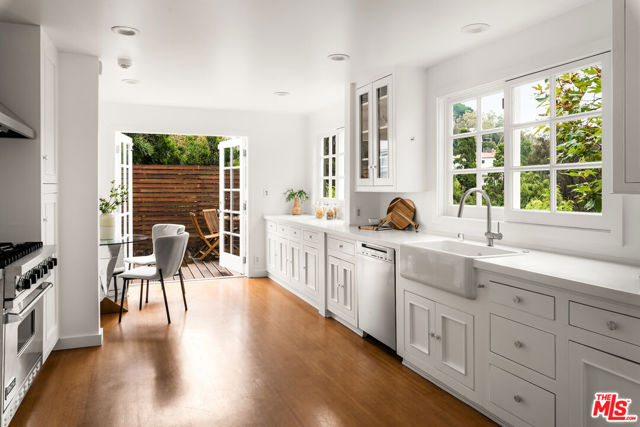 2745 La Cuesta Drive, Los Angeles CA: https://media.crmls.org/mediaz/9ec54372-ba0b-4ede-afd5-6df7551c9031.jpg