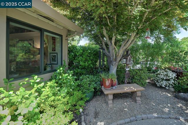 633 Terra California Dr, Walnut Creek CA: https://media.crmls.org/mediaz/9ec5608d-3a00-4fbf-8100-05116878e3f7.jpg