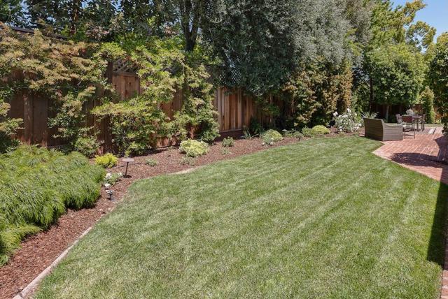 1435 Highland View Court, Los Altos CA: https://media.crmls.org/mediaz/9ec56ca3-46cf-4ed2-b986-0634e8551649.jpg