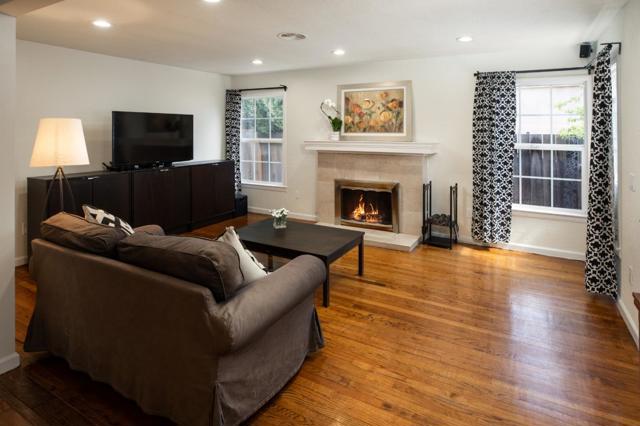 402 Poplar Avenue, Redwood City CA: https://media.crmls.org/mediaz/9ec5c043-f7ab-466f-9d96-f87519bac65b.jpg