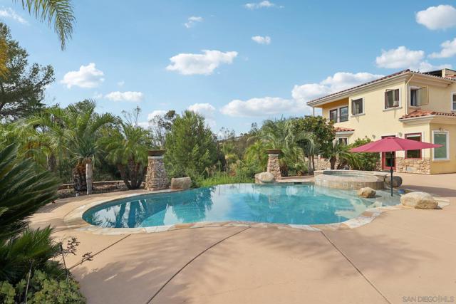 15035 Orchard View Dr, Poway CA: https://media.crmls.org/mediaz/9ec6022e-b235-4243-bf4c-203433c5a5f7.jpg