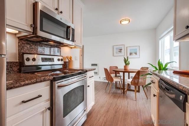 2020 Diamond St, San Diego CA: https://media.crmls.org/mediaz/9ec67784-1a66-4df4-83fe-a29280e6727e.jpg
