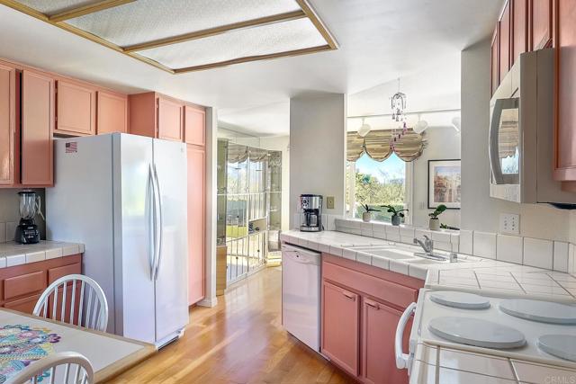 Detail Gallery Image 5 of 27 For 1749 Sawgrass, Escondido,  CA 92026 - 3 Beds | 2 Baths