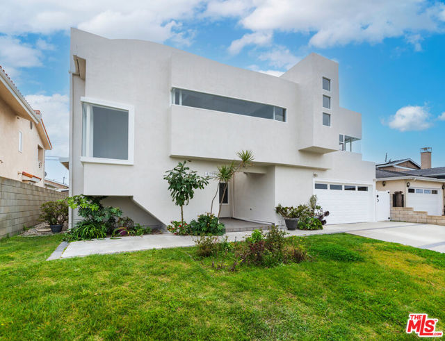 4730 Asteria Street, Torrance CA: https://media.crmls.org/mediaz/9ec6e925-fc49-4132-9161-a667c14c5883.jpg