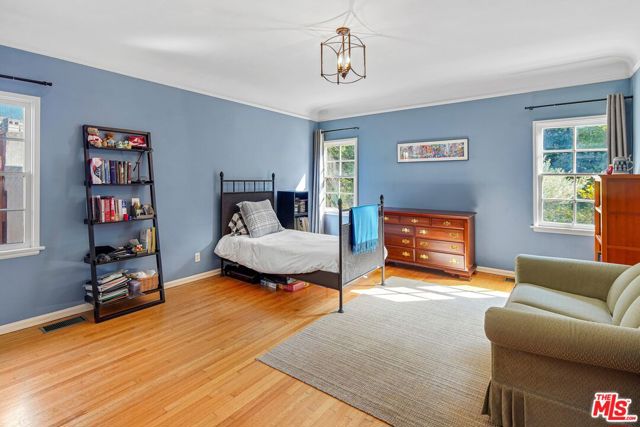 10614 Le Conte Avenue, Los Angeles CA: https://media.crmls.org/mediaz/9ec6f824-4840-470e-8bbd-528601a85def.jpg