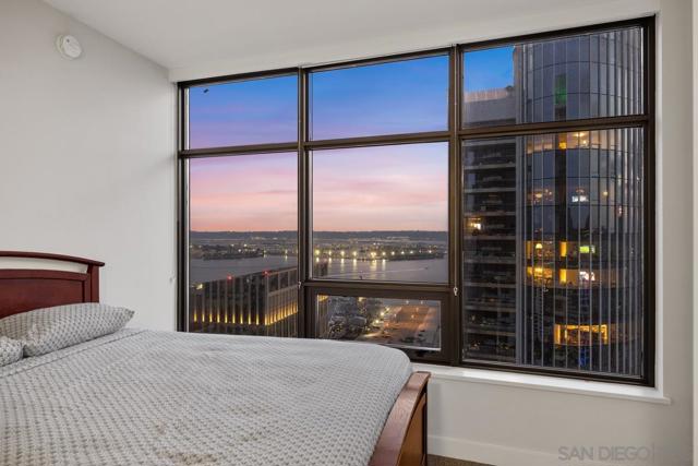 700 W E St, San Diego CA: https://media.crmls.org/mediaz/9ec75a98-d3b4-4d6b-8546-2bbf5fbdcc7a.jpg