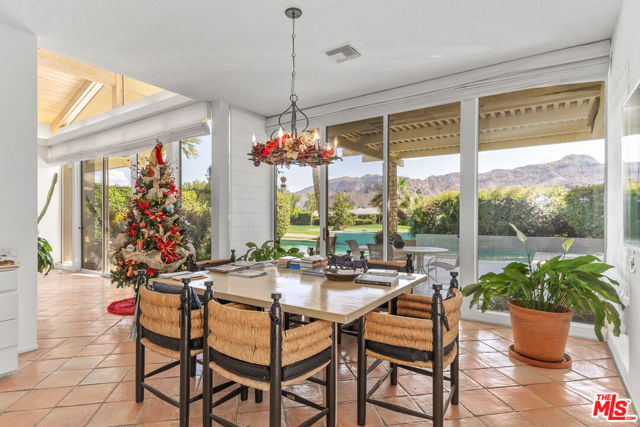 7 Churchill Lane, Rancho Mirage CA: https://media.crmls.org/mediaz/9ec771f7-f9b1-4860-8a11-fbf6c9456967.jpg