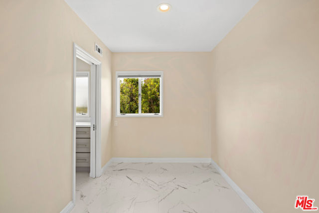 2332 Nottingham Avenue, Los Angeles CA: https://media.crmls.org/mediaz/9ec7997c-a619-44bc-96d2-3d9ed83c49da.jpg