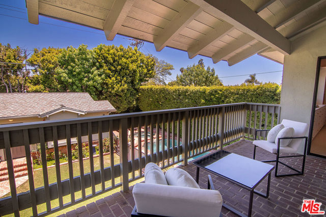 745 25th Street, Santa Monica CA: https://media.crmls.org/mediaz/9ec7a81c-1b89-4b73-94e4-361b28e403ed.jpg