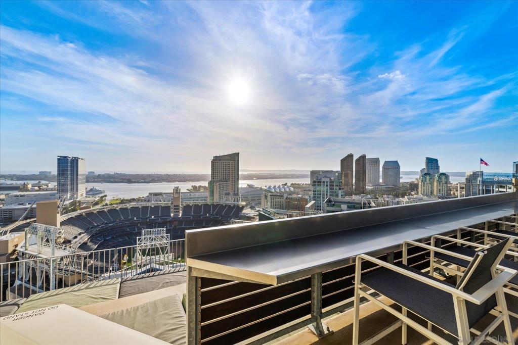 321 10th Ave - photo 4