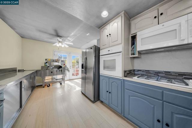 3412 Flamingo Dr, Concord CA: https://media.crmls.org/mediaz/9ec83058-b7ee-477c-8a1d-b8dd784be473.jpg